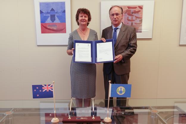 OPCW Director-General, H.E. Mr Fernando Arias and Permanent Representative of New Zealand to the OPCW, H.E. Ambassador Lyndal Walker