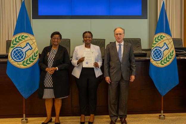 Associate Programme participant receives certificate from OPCW Deputy Director-General, Ms Odette Melono, and OPCW Director-General, Ambassador Fernando Arias