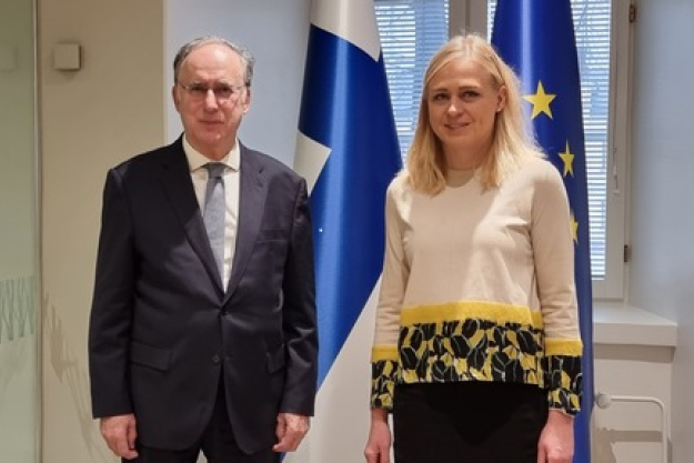 Ambassador Fernando Arias, OPCW Director-General (left) and Elina Valtonen, Minister for Foreign Affairs of Finland (right)