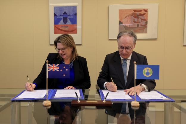 Permanent Representative of New Zealand and OPCW Director-General formalise contribution