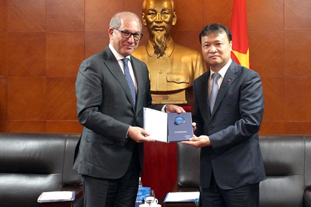 The OPCW Director-General, Ambassador Ahmet Üzümcü, meeting senior Vietnamese officials during a visit to Hanoi