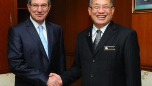 OPCW Director-General Ahmet Üzümcü (left) and Malaysian Deputy Minister of Foreign Affairs Datuk Richard Riot Anak Jaem.