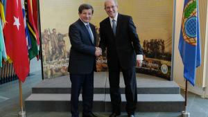 The Foreign Minister of Turkey, H.E. Ahmet Davutoğlu and OPCW Director-General Ahmet Üzümcü.
The Foreign Minister of Turkey, H.E. Ahmet Davutoğlu.
Members of the Turkish delegation and members of OPCW senior staff.